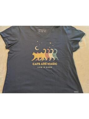 Life is Good Women's Cats Are Magic Graphic T-Shirt XL